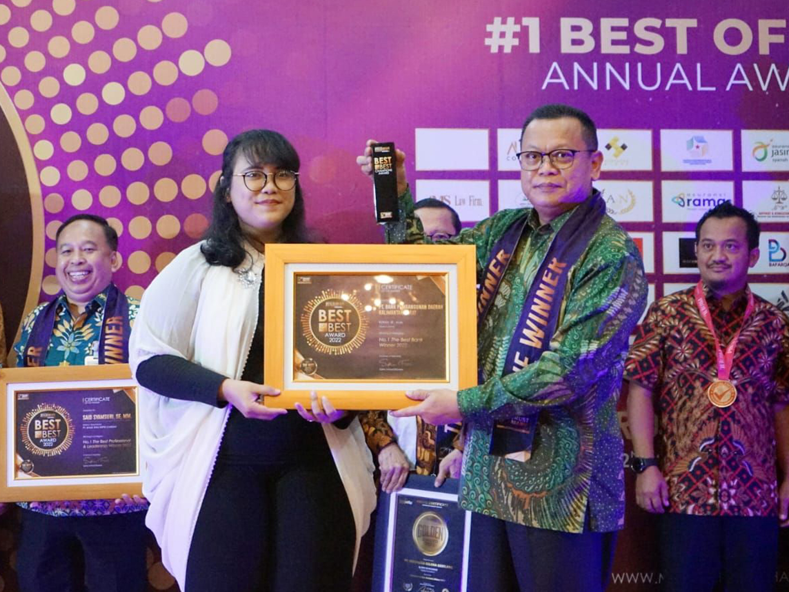 Bank Kalbar Kembali Raih Penghargaan Best Of The Best Award 2022 ...