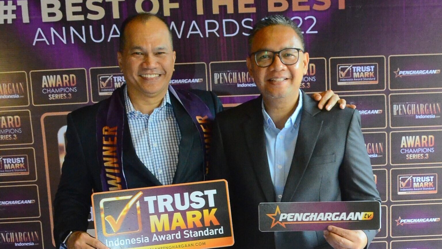 EVCuzz Raih Penghargaan Best Annual Award 2022