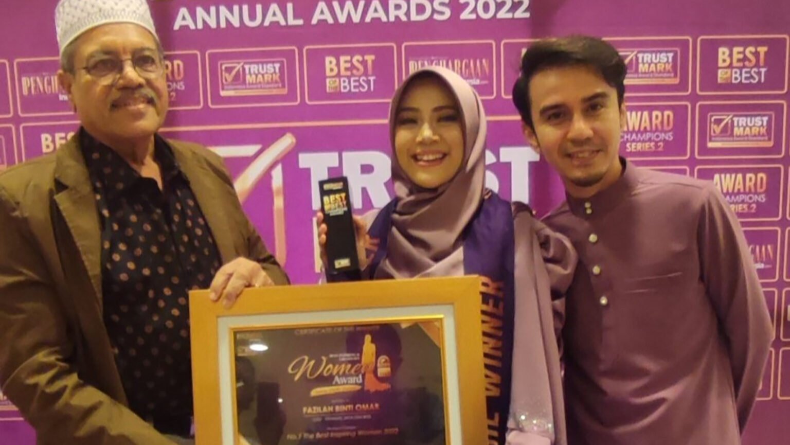Fazilah binti Omar CEO Yanimas Jaya SDN BHD Wins The Best Inspiring Women 2022 Award